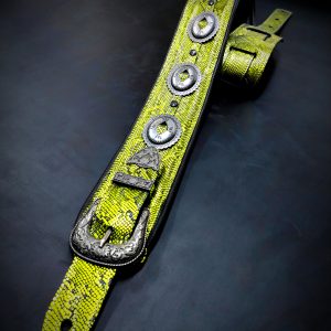 Correa para guitarra o bajo de cuero con conchos