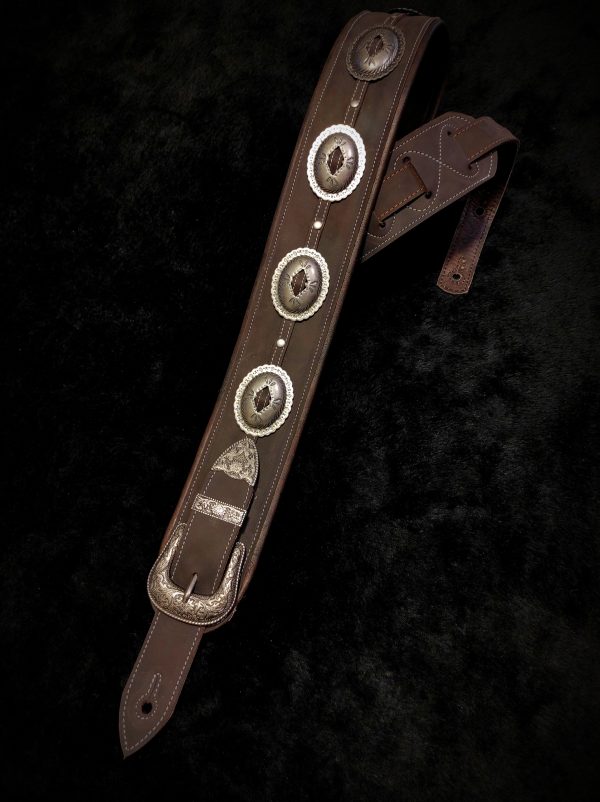 Correa para guitarra o bajo de cuero con conchos